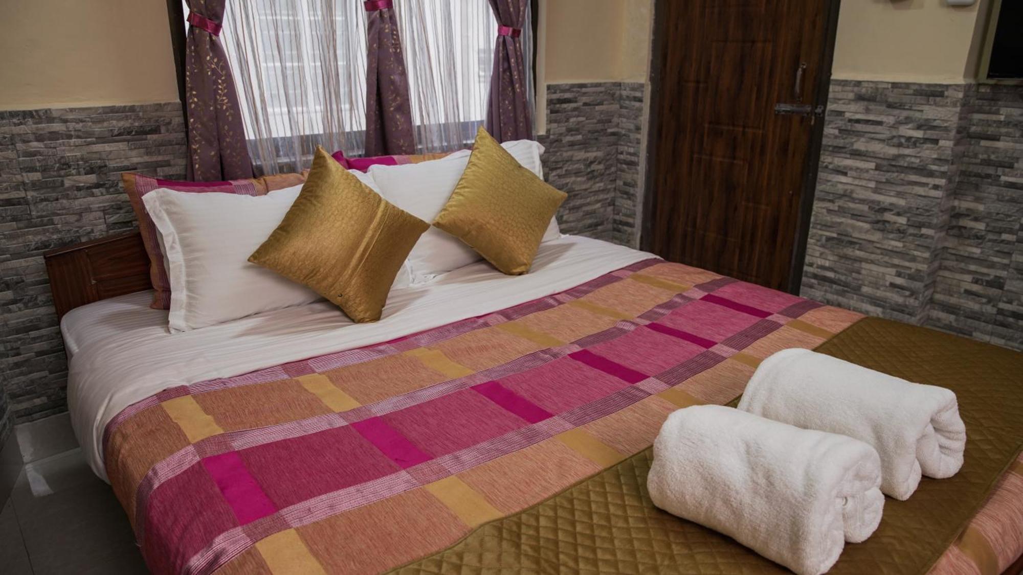 350m² 10 slaapkamer, 10 privé badkamer Appartement in Laitumkhrah Shillong Buitenkant foto