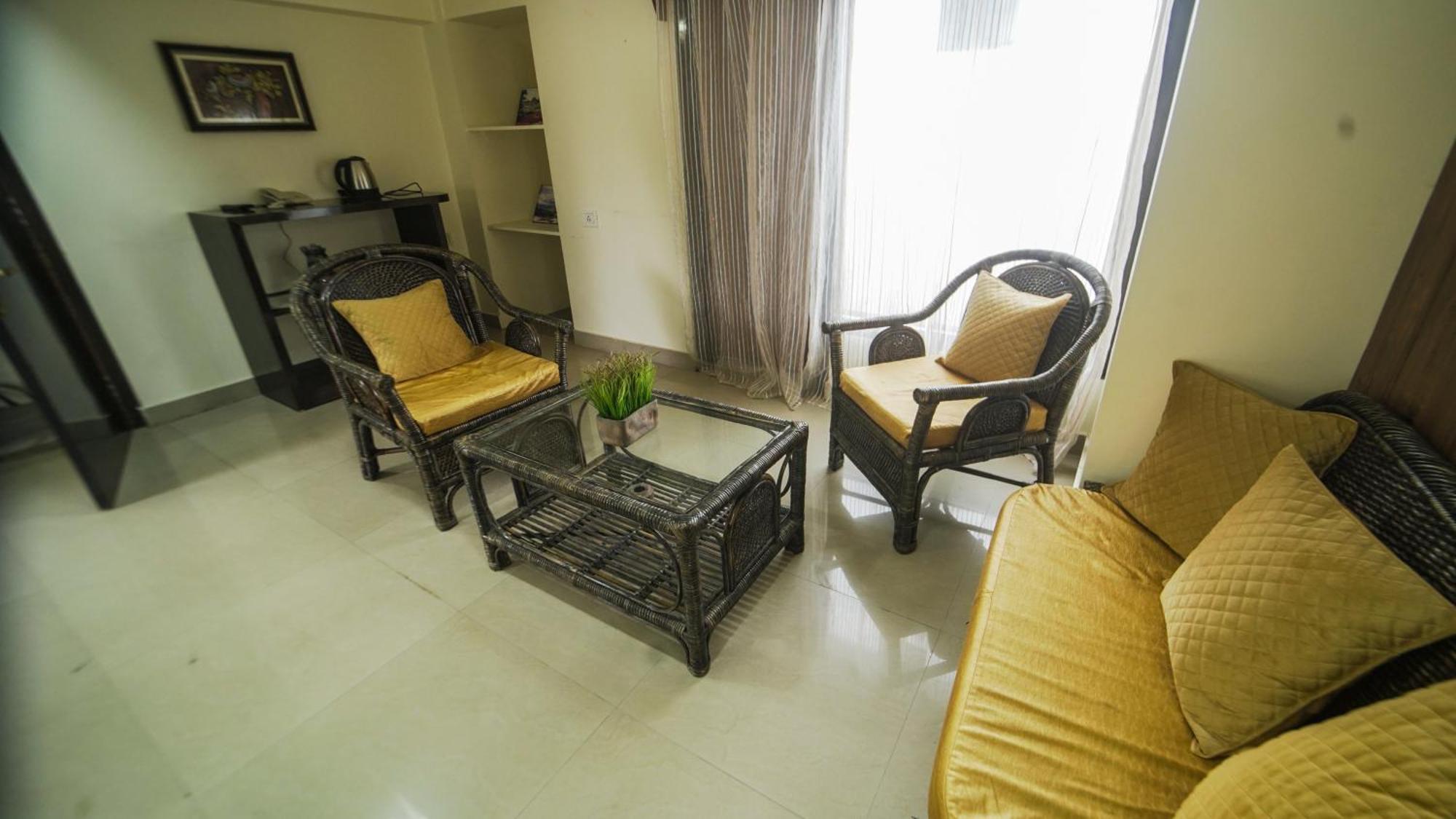 350m² 10 slaapkamer, 10 privé badkamer Appartement in Laitumkhrah Shillong Buitenkant foto