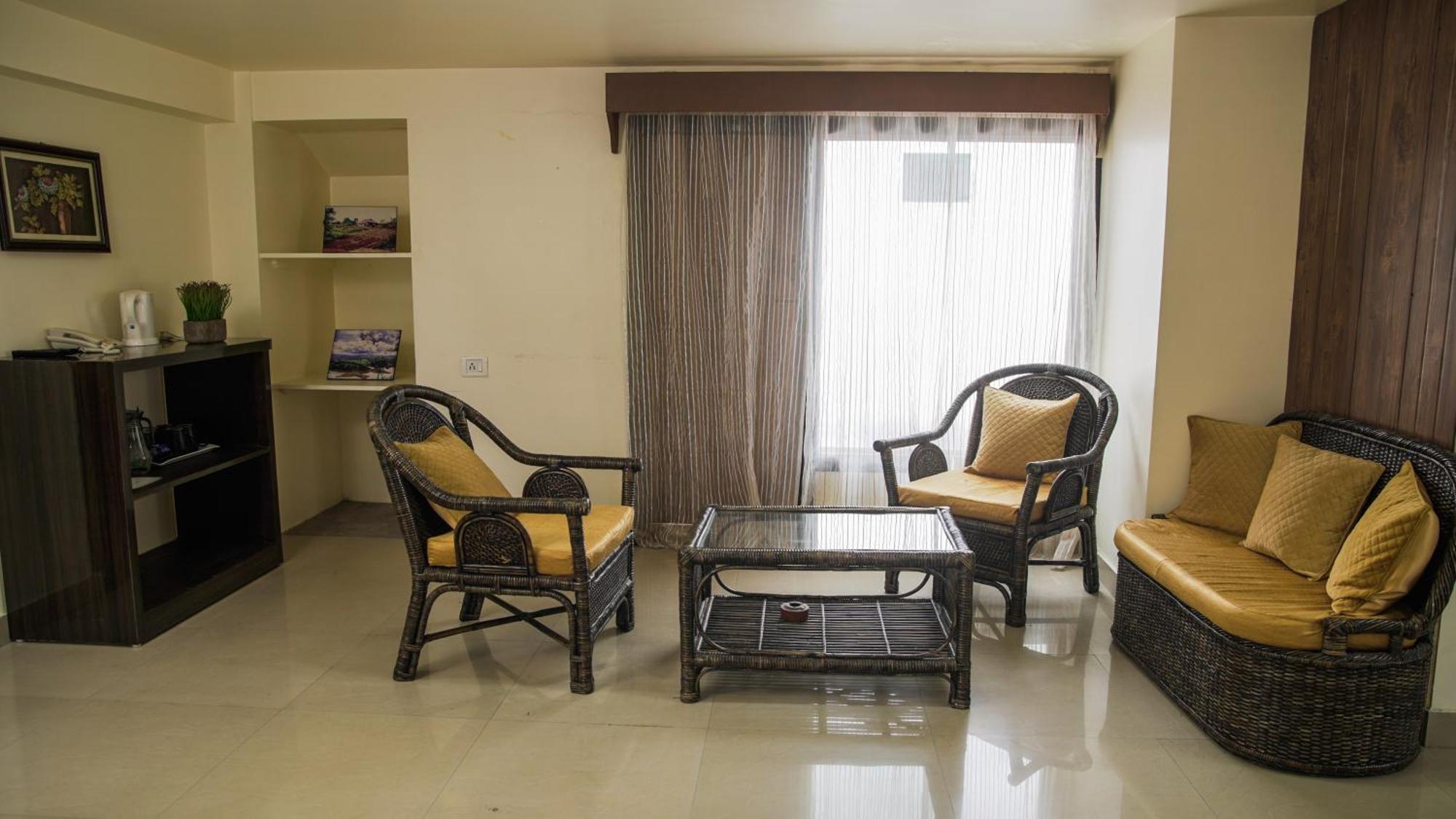 350m² 10 slaapkamer, 10 privé badkamer Appartement in Laitumkhrah Shillong Buitenkant foto