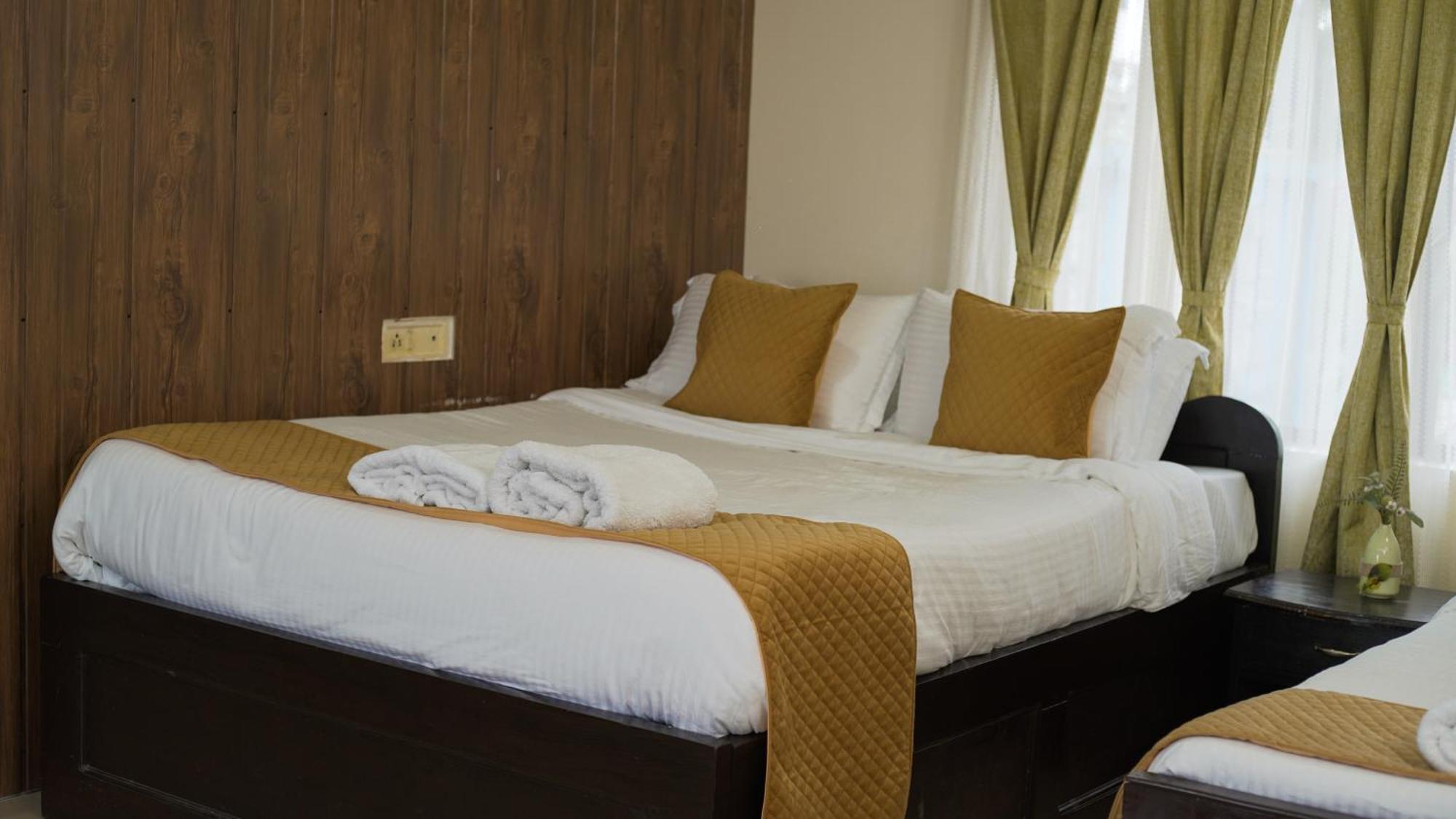 350m² 10 slaapkamer, 10 privé badkamer Appartement in Laitumkhrah Shillong Buitenkant foto