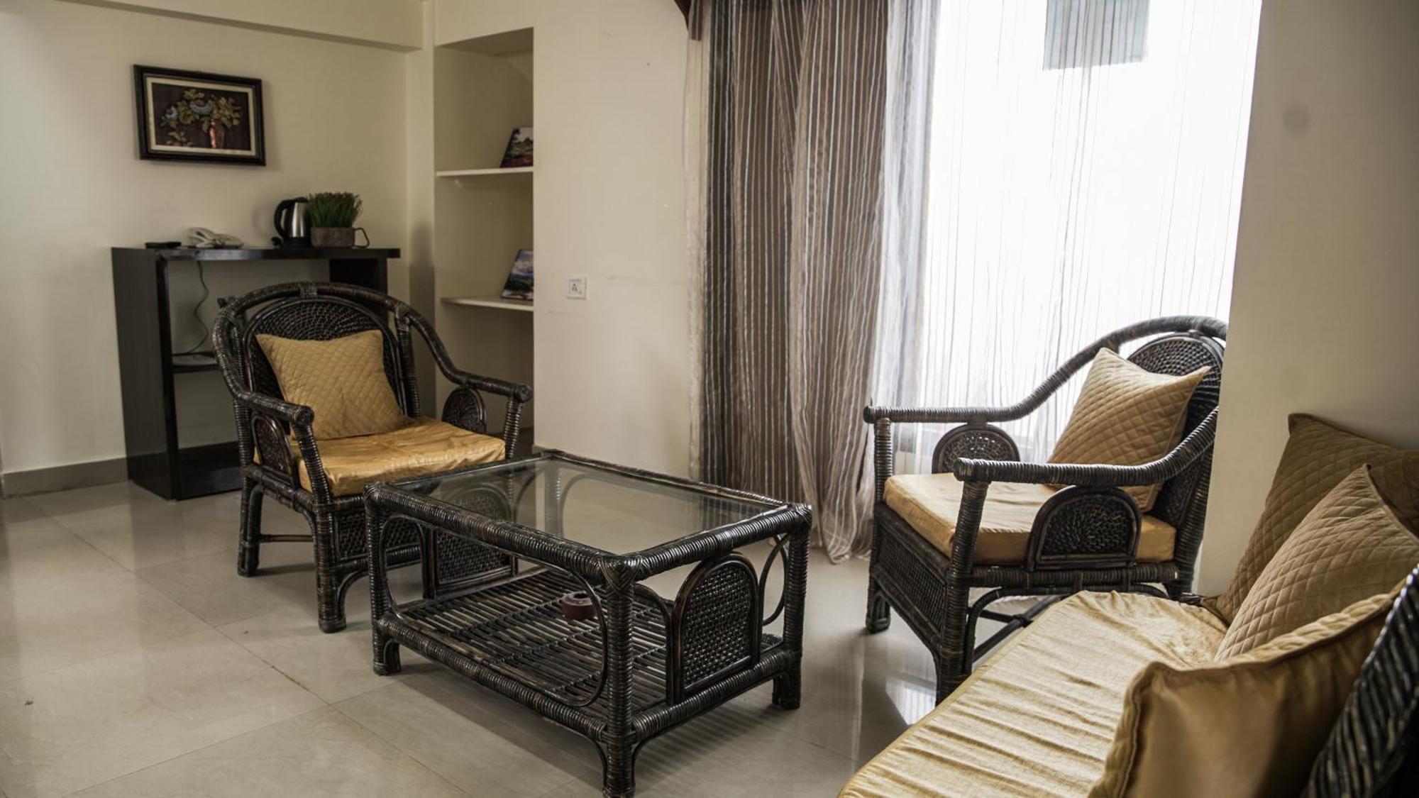 350m² 10 slaapkamer, 10 privé badkamer Appartement in Laitumkhrah Shillong Buitenkant foto