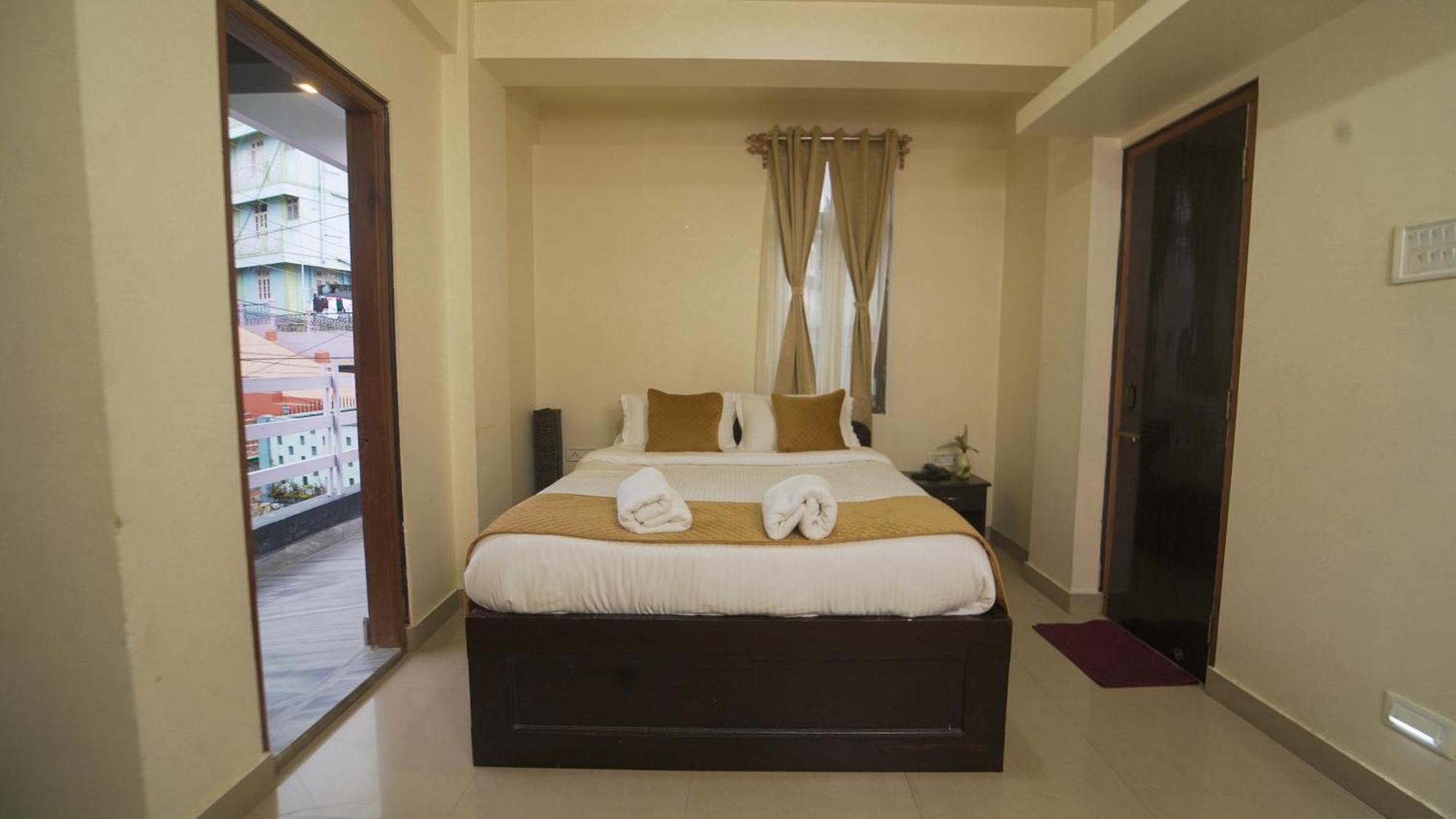 350m² 10 slaapkamer, 10 privé badkamer Appartement in Laitumkhrah Shillong Buitenkant foto