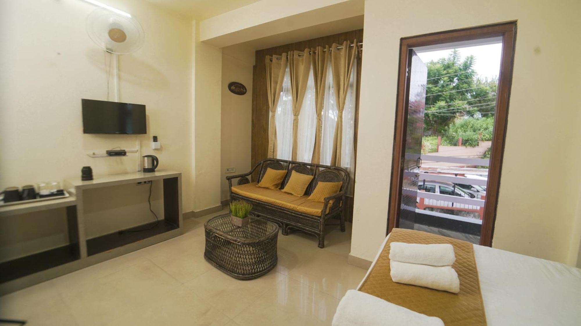 350m² 10 slaapkamer, 10 privé badkamer Appartement in Laitumkhrah Shillong Buitenkant foto