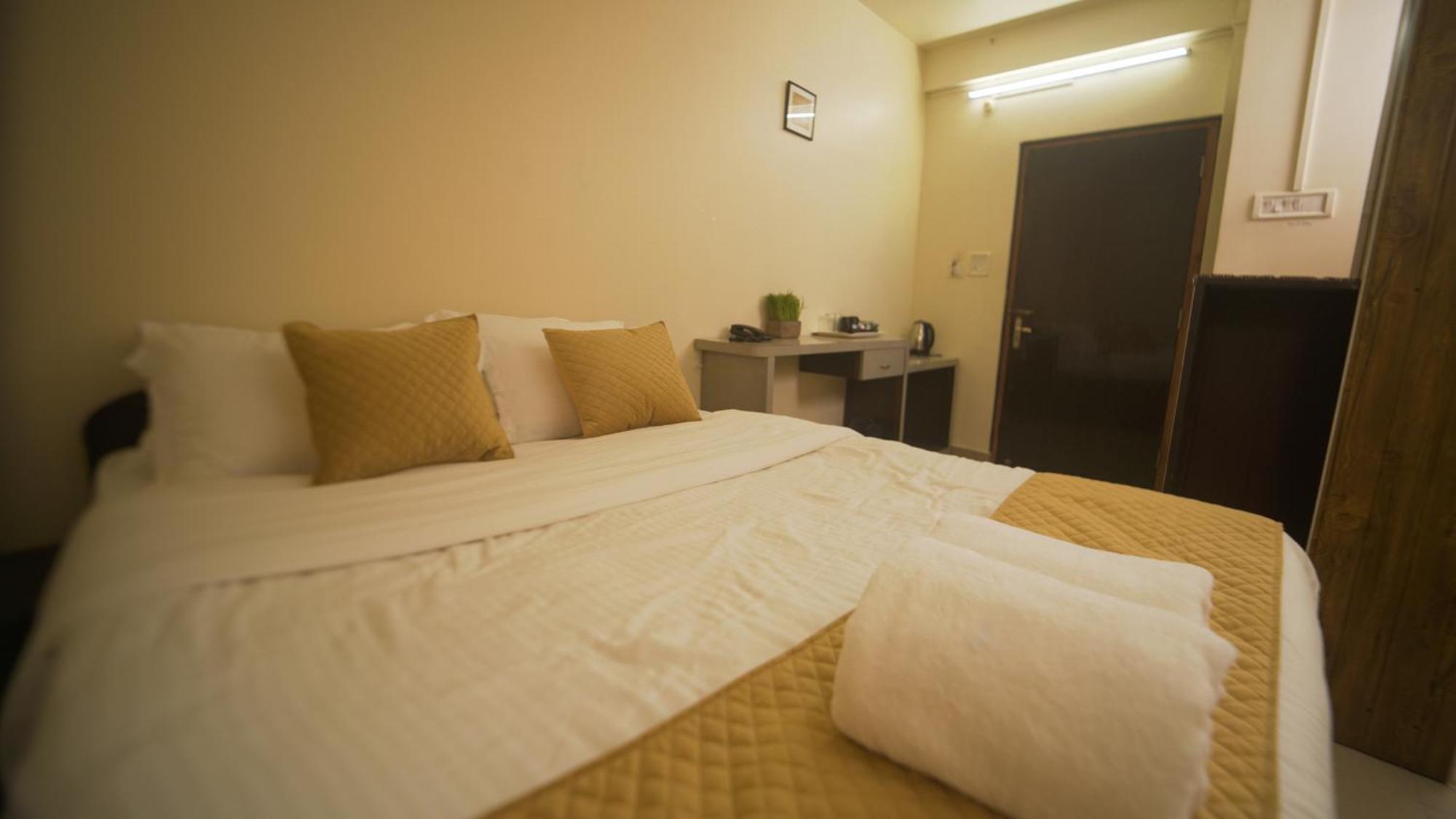 350m² 10 slaapkamer, 10 privé badkamer Appartement in Laitumkhrah Shillong Buitenkant foto