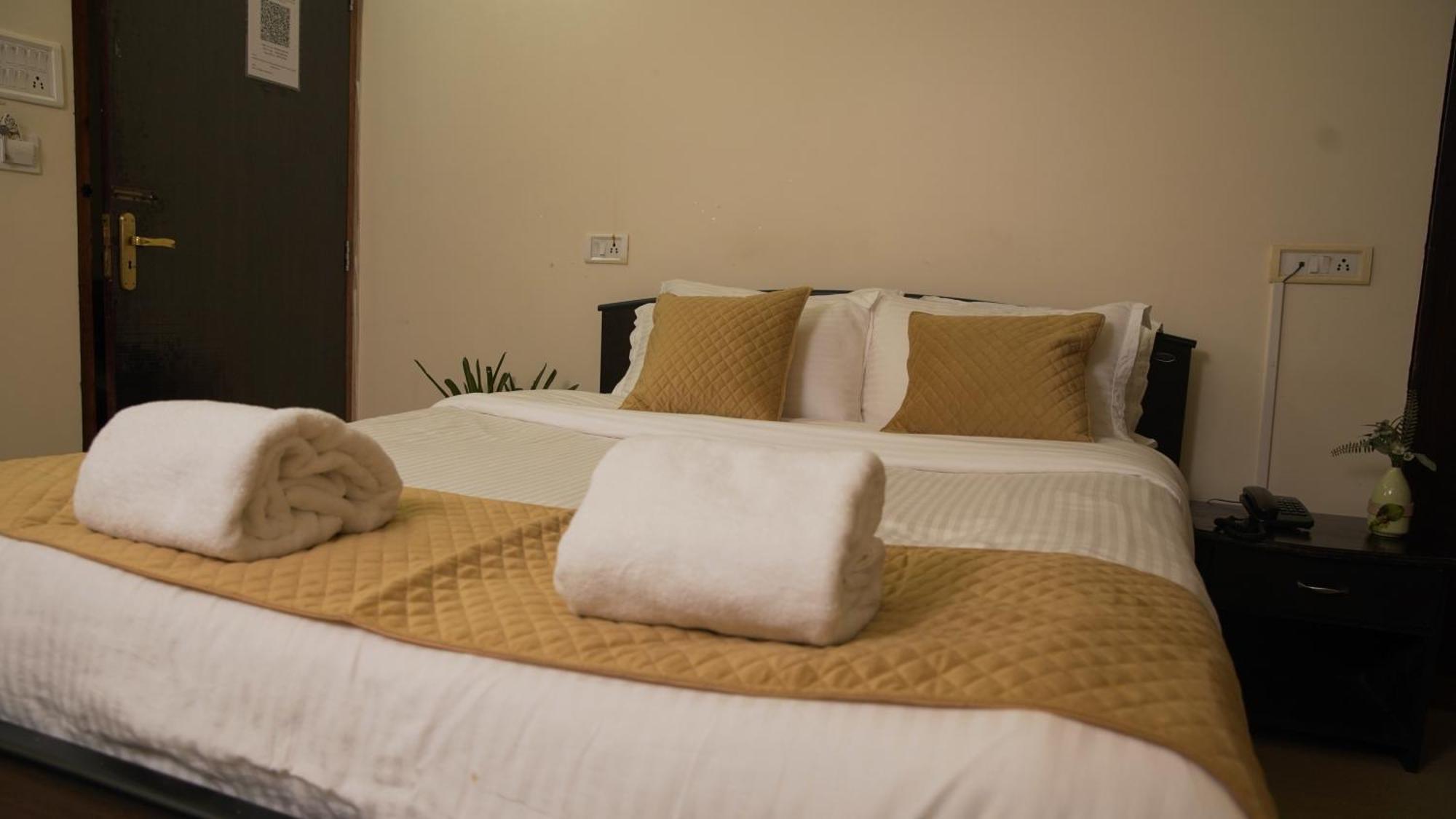350m² 10 slaapkamer, 10 privé badkamer Appartement in Laitumkhrah Shillong Buitenkant foto