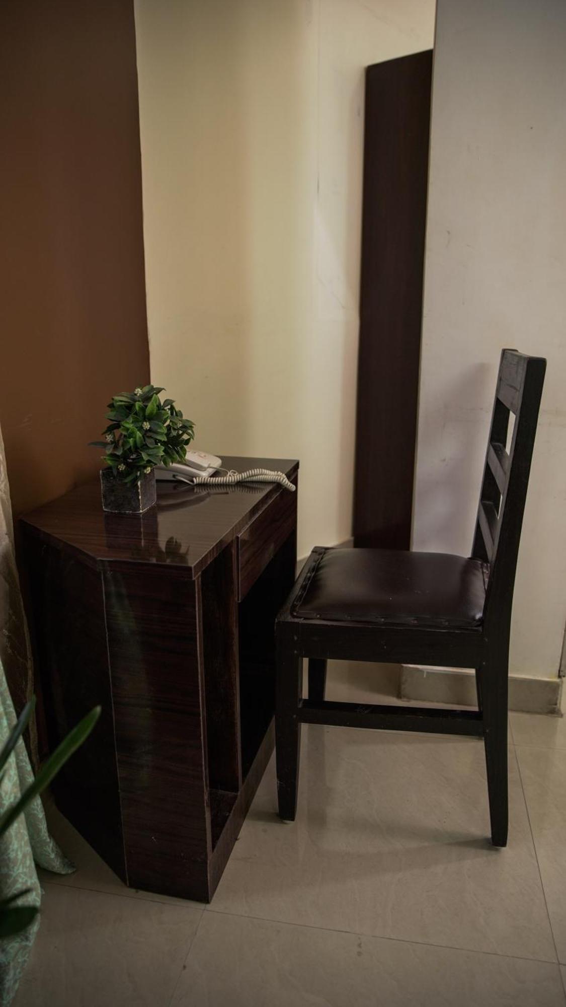 350m² 10 slaapkamer, 10 privé badkamer Appartement in Laitumkhrah Shillong Buitenkant foto