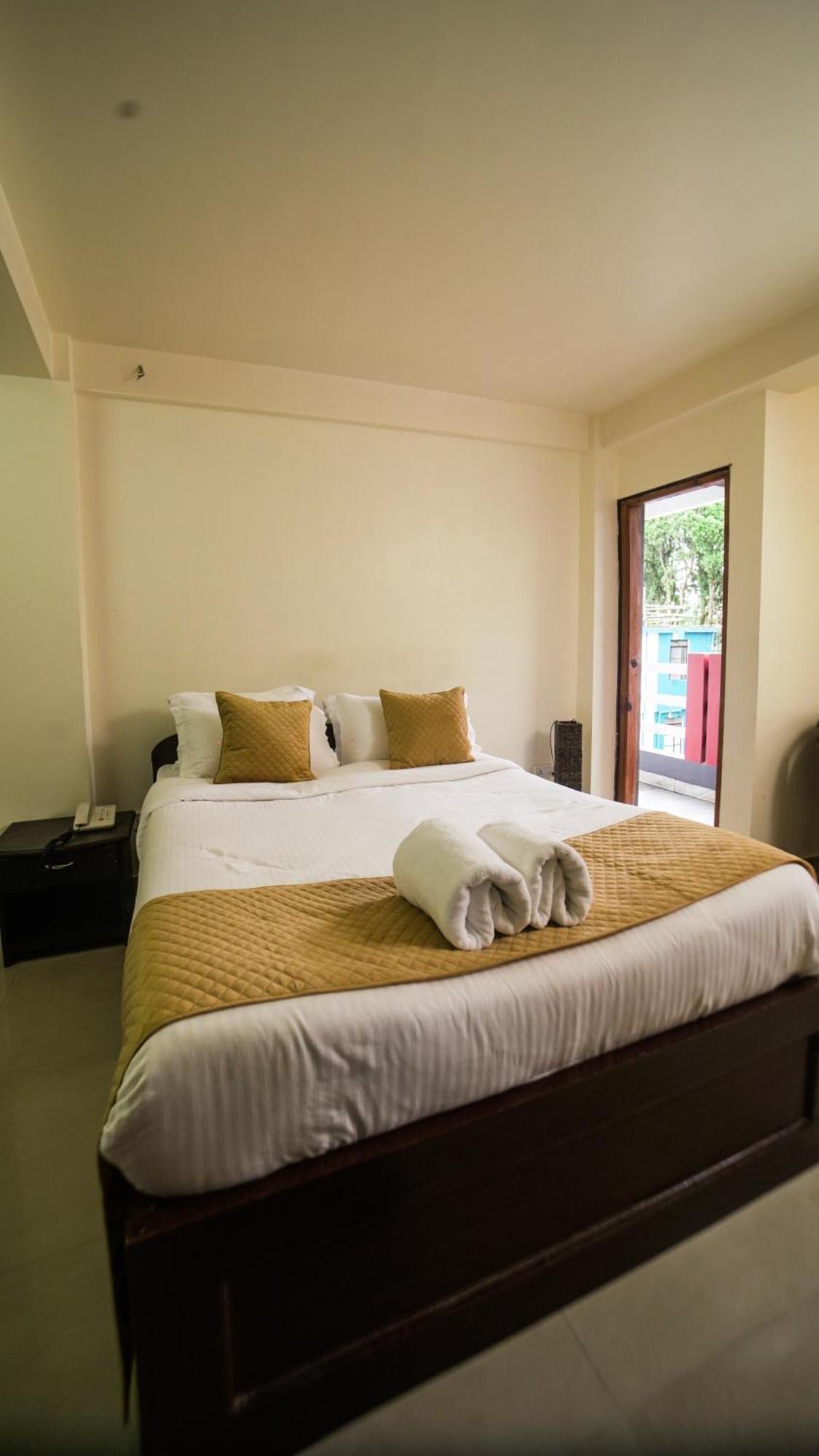 350m² 10 slaapkamer, 10 privé badkamer Appartement in Laitumkhrah Shillong Buitenkant foto