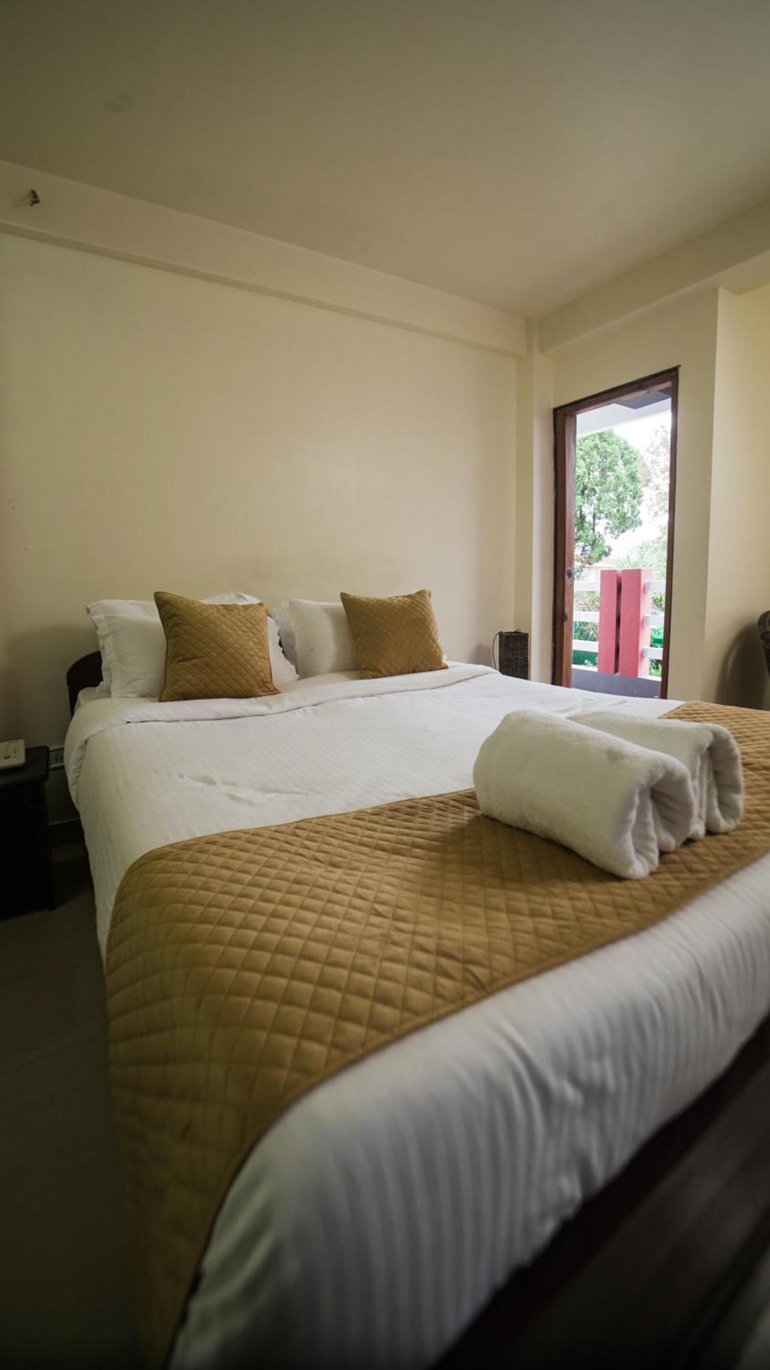 350m² 10 slaapkamer, 10 privé badkamer Appartement in Laitumkhrah Shillong Buitenkant foto