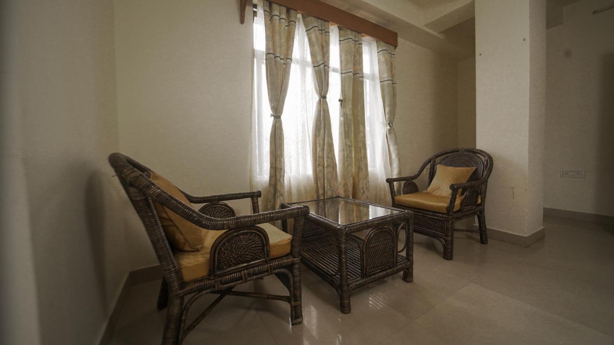 350m² 10 slaapkamer, 10 privé badkamer Appartement in Laitumkhrah Shillong Buitenkant foto